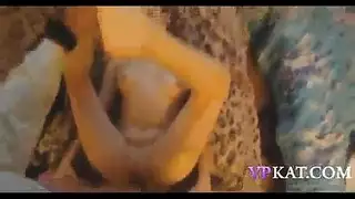 ذهبت كاترينا وماكسي إلى غرفة في فندق لممارسة الحب مع بعضهما البعض