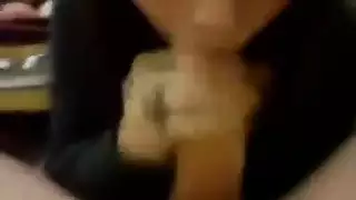 جوع شرجي في سن المراهقة: تمطيط بسدادة عملاقة على الكاميرا