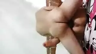 مراهقات مثليات مثيرة في حفلة لعق صاخبة على الأرض