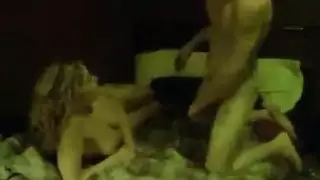 رغبة المرأة الناضجة المحرمة لعضلات الشباب