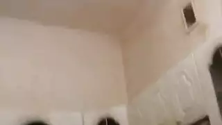 مشهد طين إباحي: فتاة حامل تبلع السائل بعد مص مجموعة