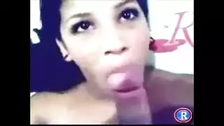 فم متلهف يخدم عضوي وينتهي بقذف ساخن على الوجه