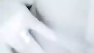 عربية تقلع لحبيبها وتظهر صدرها الكبير الابيض مقاطع سكسية