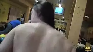 عريس ينيك زوجته و امه